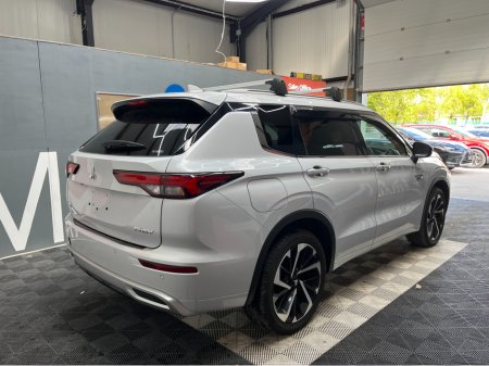 2024 Mitsubishi Outlander - photo 2
