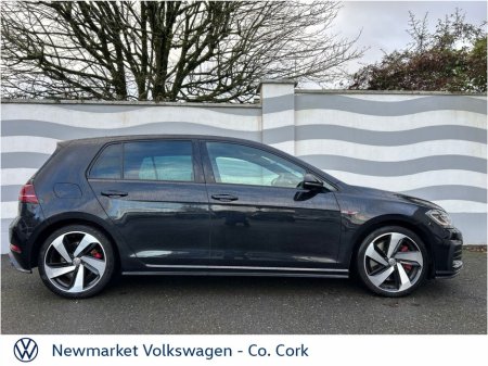 2020 Volkswagen Golf - view 2