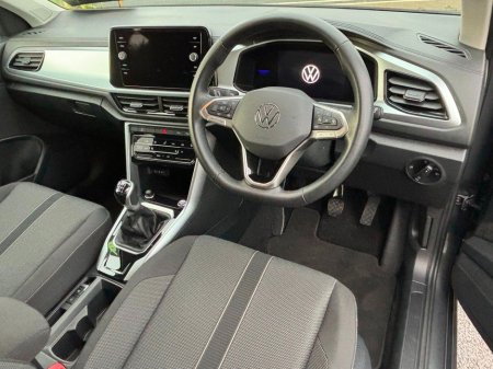 2024 Volkswagen T-Roc EDITION €28,495 thumbnail