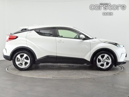 2017 Toyota C-HR C-HR HYBRID AUTO €18,880