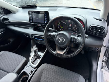 2023 Toyota Yaris 1.5 HYBRID LUNA..rear camera..warranty includedd €16,950 thumbnail