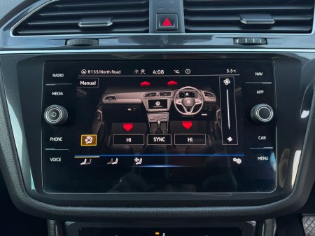 2021 Volkswagen Tiguan LIFE 2.0 TDI MANUAL 6SPEED FWD 122BHP 5 5DR €26,800 thumbnail