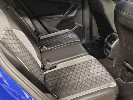 2024 Volkswagen Tiguan TIGUAN R-LINE 2.0TDI DSG 150HP €49,950 thumbnail