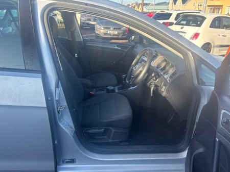 2014 Volkswagen Golf - view 4