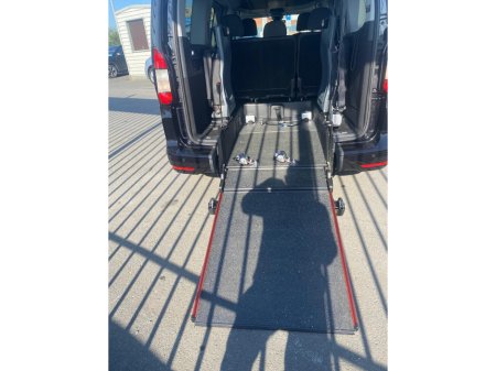 2026 Ford Grand Tourneo Connect Titanium Freedom Wheelchair Accessible Taxi €67,950 thumbnail