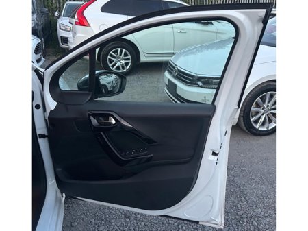 2017 Peugeot 208 - thumbnail 7