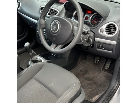 2010 Renault Clio 3 1.2 16V ROYALE ECO// €4,950 thumbnail