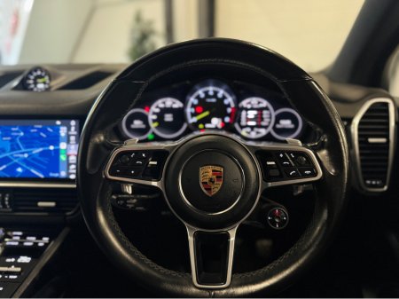 2019 Porsche Cayenne V6 E-HYBRID AUTO €59,899 thumbnail