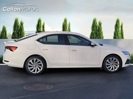 2022 Skoda Octavia - view 3