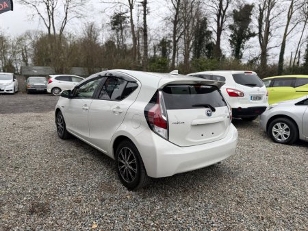 2017 Toyota Aqua - thumbnail 4