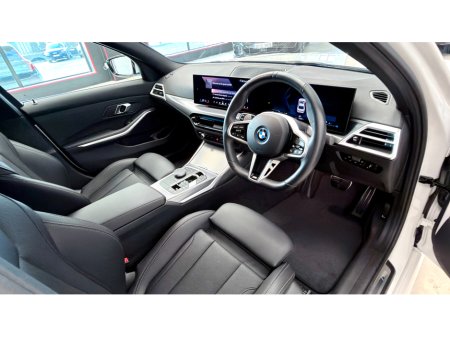 2025 BMW 3 Series - thumbnail 11