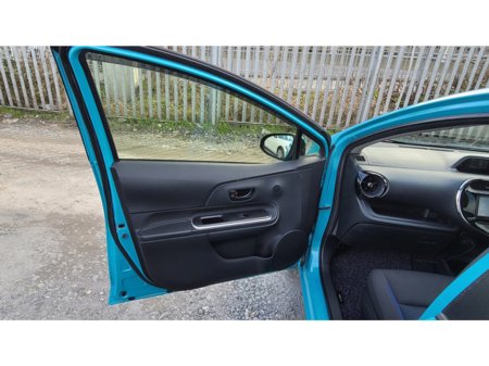 2017 Toyota Aqua - thumbnail 6