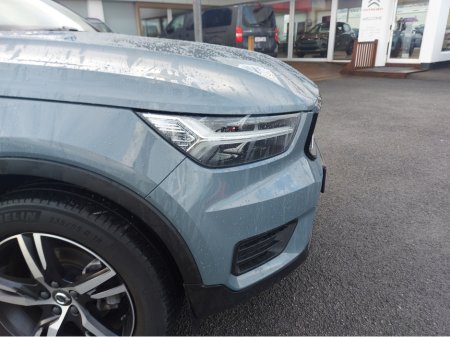 2023 Volvo XC40 T2 P R-DESIGN MAN 5DR €39,950 thumbnail