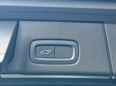 2018 Volvo V90 D4 MOM GT Auto €23,995 thumbnail