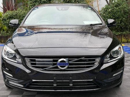 2017 Volvo V60 D4 CLASSIC 2.0 D // SERVICE HISTORY // REVERSE CAMERA // DIGITAL CLUSTER €19,900 thumbnail