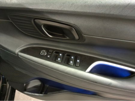 2024 Hyundai i20 PLUS AUTOMATIC ** ONLY 4k kms ** €25,950 thumbnail