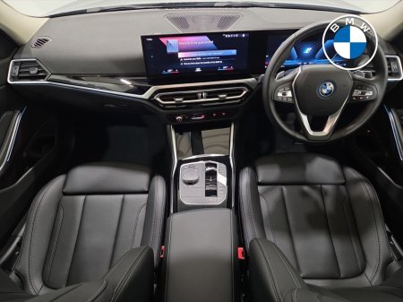 2024 BMW 3 Series - photo 4