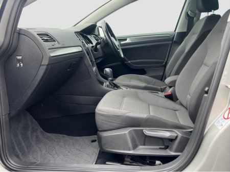 2018 Volkswagen Golf 2018 Volkswagen Golf 1.2 TSI Automatic €17,950 thumbnail