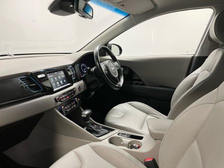 2019 Kia Niro 1.6 GDI PHEV - Reversing Camera - Sat Nav - Climate Control - Heated Seats - Keyless Start - Apple CarPlay/Android Auto €19,950 thumbnail