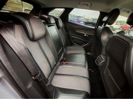 2022 Peugeot 3008 3008 thumbnail