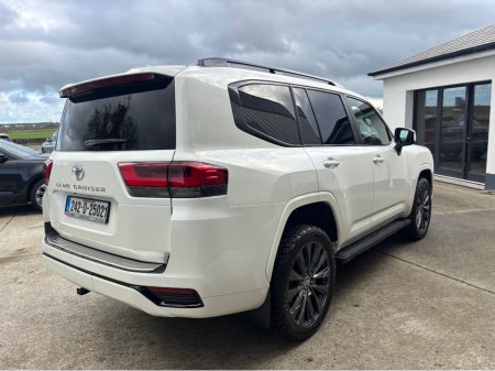2024 Toyota Landcruiser 3.3L twin-turbo diesel 300 V6 TD AUTO €124,900
