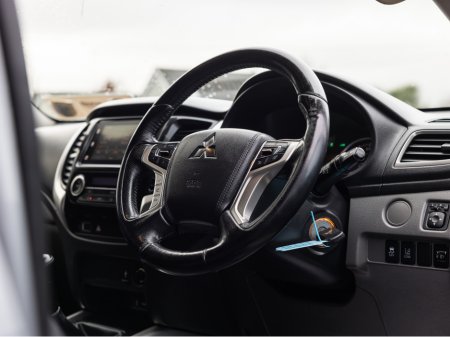 2019 Mitsubishi L200 SUPERCHARGER 17MY INTENSE 6MT CREWC 2.5 DID CR 4WORK CREWCAB 4DR €19,500 thumbnail