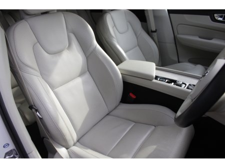 2020 Volvo XC60 - thumbnail 11