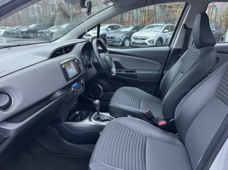 2016 Toyota Yaris HYBRID LUXURY MC 4DR AUTO €14,950 thumbnail