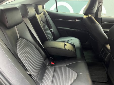 2019 Toyota Camry - thumbnail 14