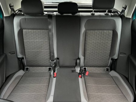 2020 Volkswagen T-Cross R-LINE 1.6 TDI // APPLE CARPLAY/ANDROID AUTO // MULTIFUNCTIONAL STEERING WHEEL // 17" ALLOYS €19,900 thumbnail