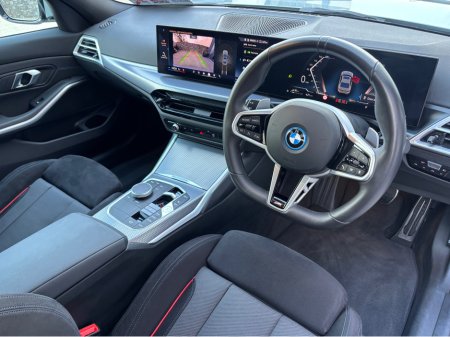 2025 BMW 3 Series - thumbnail 14