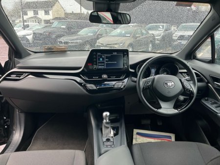 2023 Toyota C-HR  €28,500 thumbnail