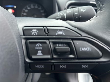 2025 Toyota Yaris - thumbnail 12