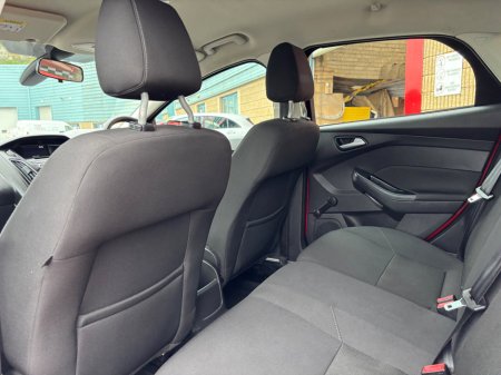 2017 Ford Focus - thumbnail 12