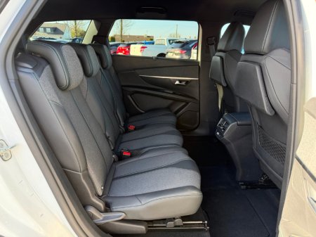 2023 Peugeot 5008 - thumbnail 9