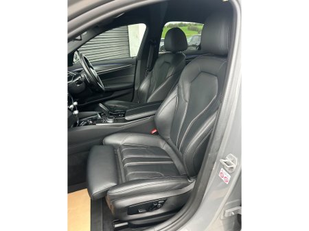 2021 BMW 5 Series - thumbnail 24