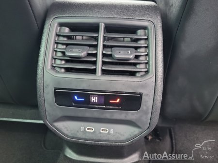 2023 Cupra Leon 1.5 E-TSI 150BHP DSG AUTO *** Heated Sport Seats / Apple Carplay / Park Assist *** €26,900 thumbnail