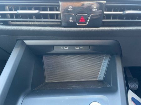 2024 Volkswagen Golf 2.0 TDI 115HP Life €28,975 thumbnail