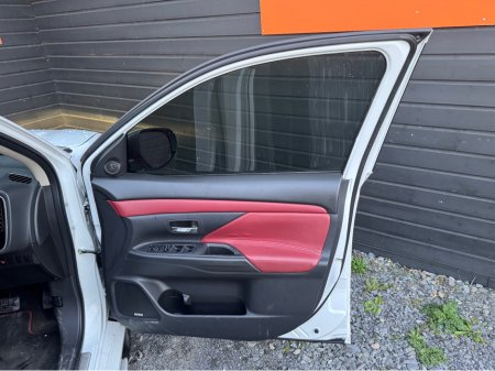 2015 Mitsubishi Outlander - thumbnail 14