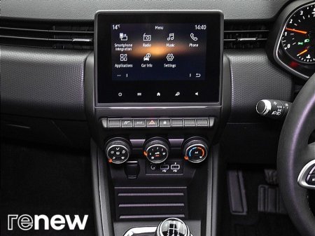 2022 Renault Clio Dynamique TCe 90 €15,990 thumbnail