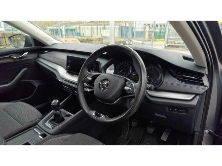 2024 Skoda Octavia AMBITION 2.0 TDI 115 BHP-GRAPHITE GREY METALLIC- FACTORY REAR SPOLIER- BLACK BADGING €29,950 thumbnail