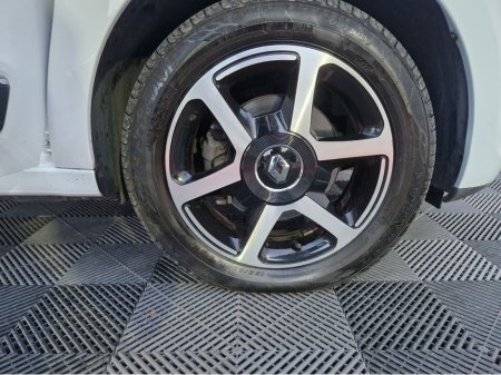 2018 Renault Twingo DYNAMIQUE 900cc PETROL AUTOMATIC 5DR thumbnail