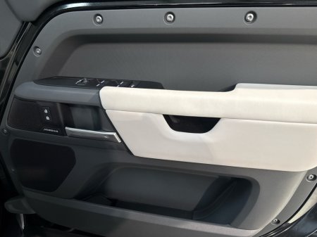 2025 Land Rover Defender 110 D350 DIESEL *N1 Commerical €98,750 thumbnail