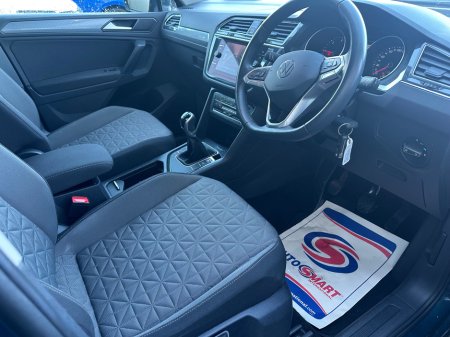 2023 Volkswagen Tiguan 2.0 TDI 122HP Life €34,895 thumbnail