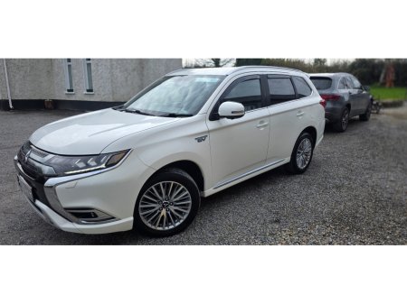 2019 Mitsubishi Outlander - thumbnail 2
