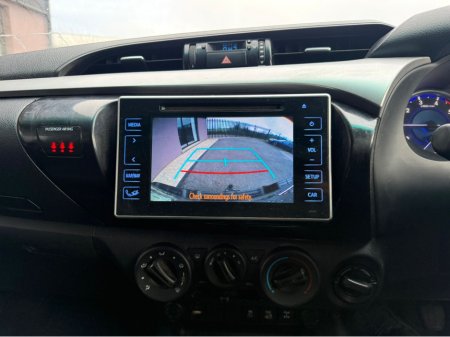 2018 Toyota Hilux - thumbnail 11