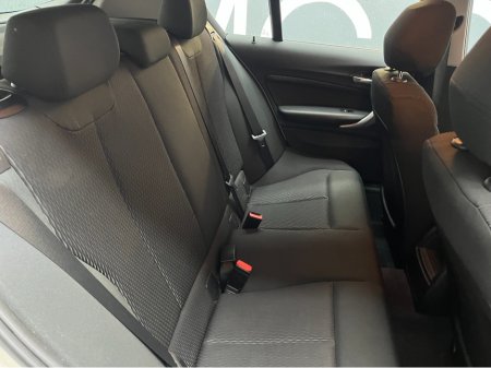 2015 BMW 1 Series 2015 BMW 116I 1.6 AUTOMATIC / CRUISE CONTROL / REVERSE CAMERA AND MORE thumbnail