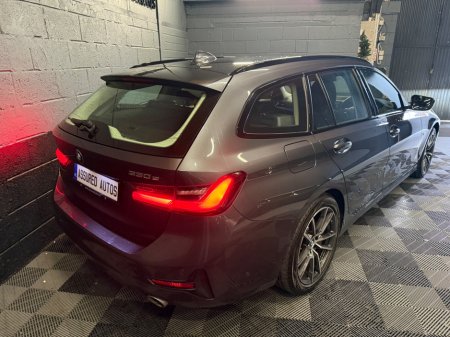 2022 BMW 3 Series - view 3