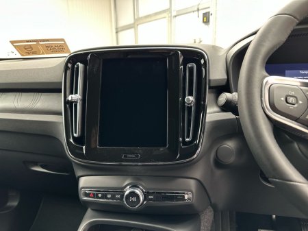 2026 Volvo EX40 - thumbnail 8