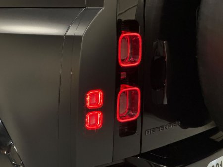 2023 Land Rover Defender - thumbnail 13